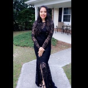 I am selling my sophomore year prom-dress